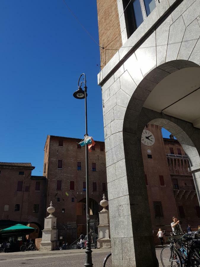 A Due Passi Dal Castello Lejlighed Ferrara Eksteriør billede