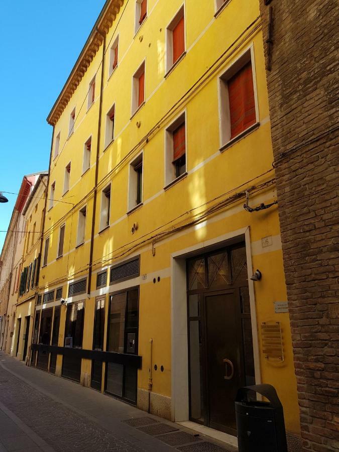 A Due Passi Dal Castello Lejlighed Ferrara Eksteriør billede
