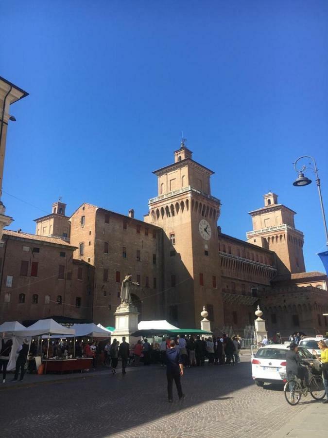 A Due Passi Dal Castello Lejlighed Ferrara Eksteriør billede